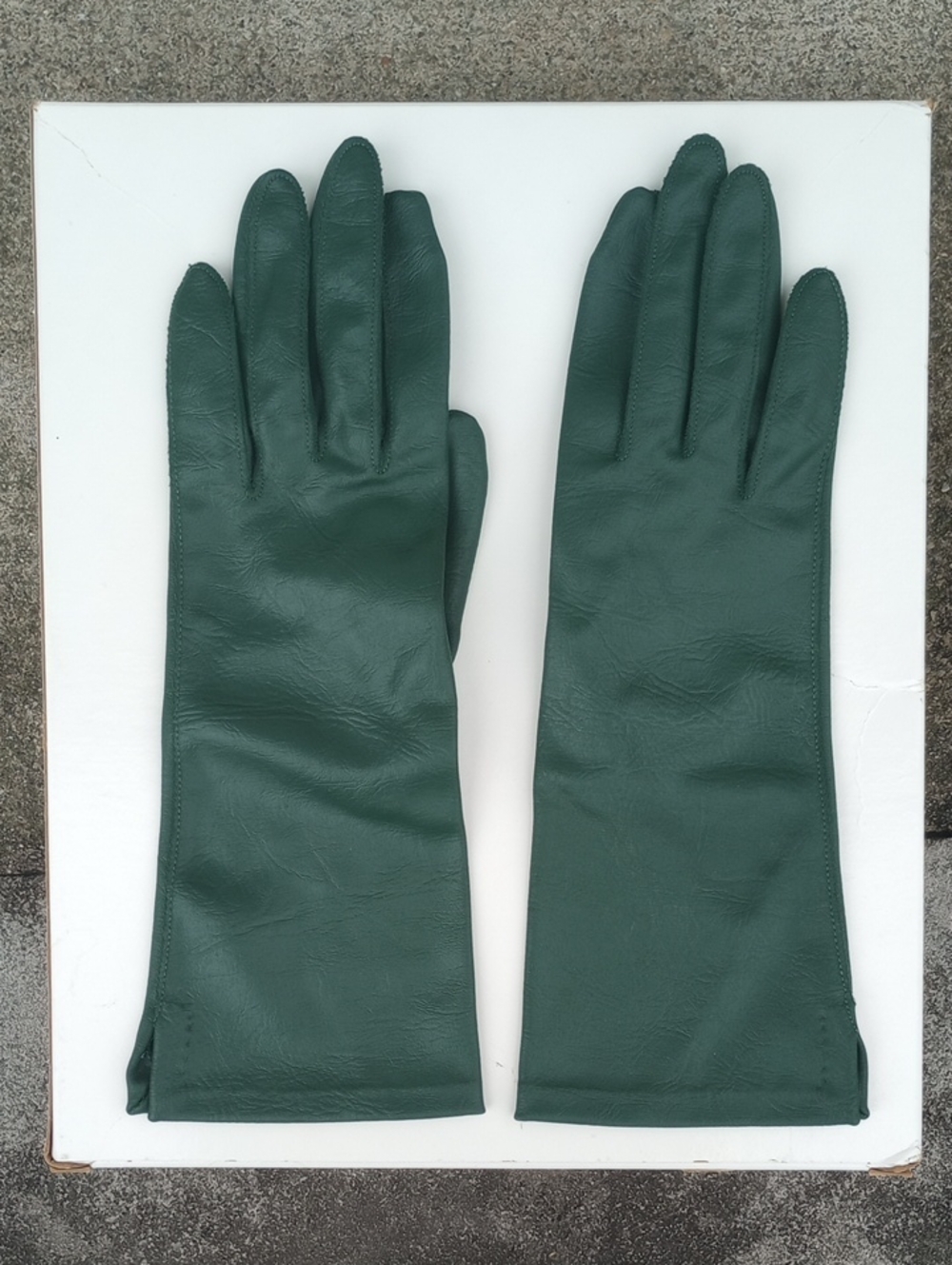 LIKE NEW Van Raalte Hunter Green Nylon Vintage Retro Gloves, Faux Leather, Sz 7